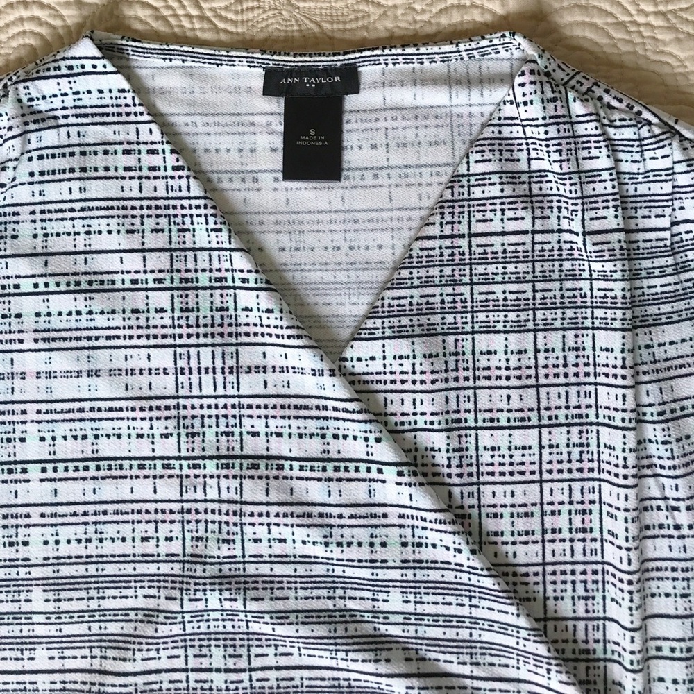 Ann Taylor Sleeveless Blouse - Picture 4 of 6